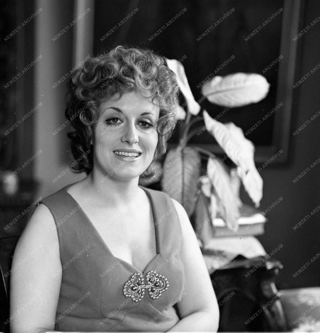 Színház - Laczó Ildikó operaénekesnő