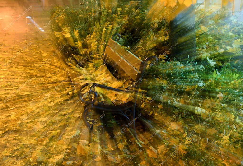 Városkép - Időjárás - Esős őszi időjárás az esti Debrecenben