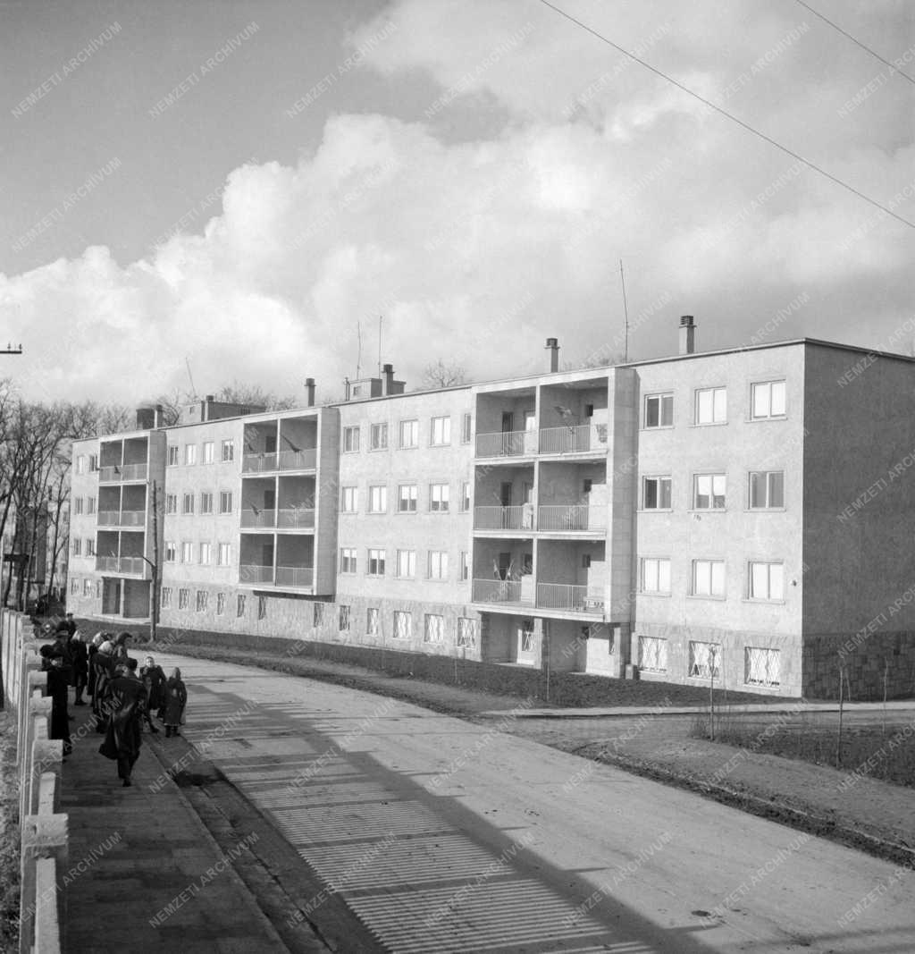 Városkép - Lakótelep Tatabányán