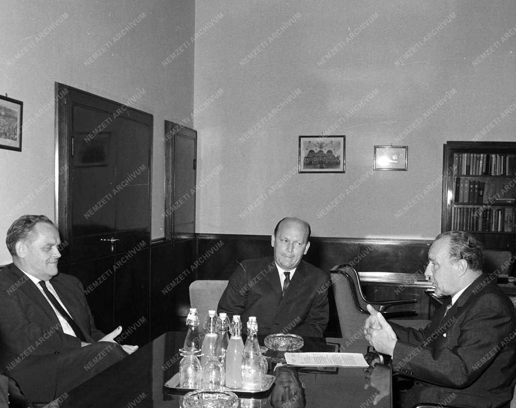 Külpolitika - Amerikai pártvezető Magyarországon