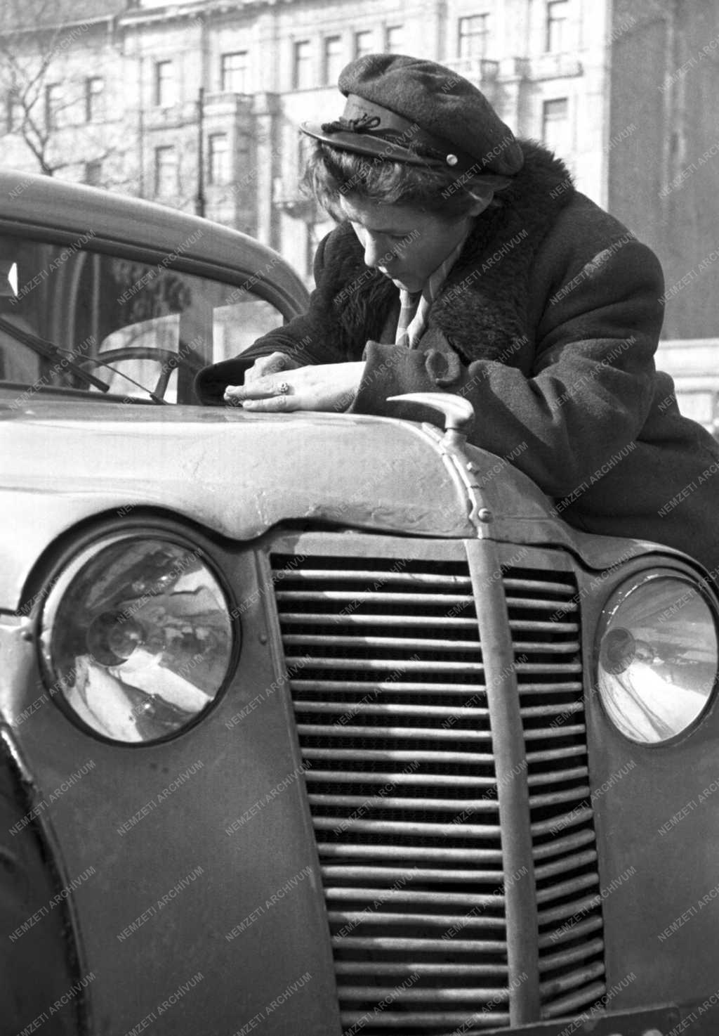 Személyszállítás - Foglalkozás - Taxisofőrnő