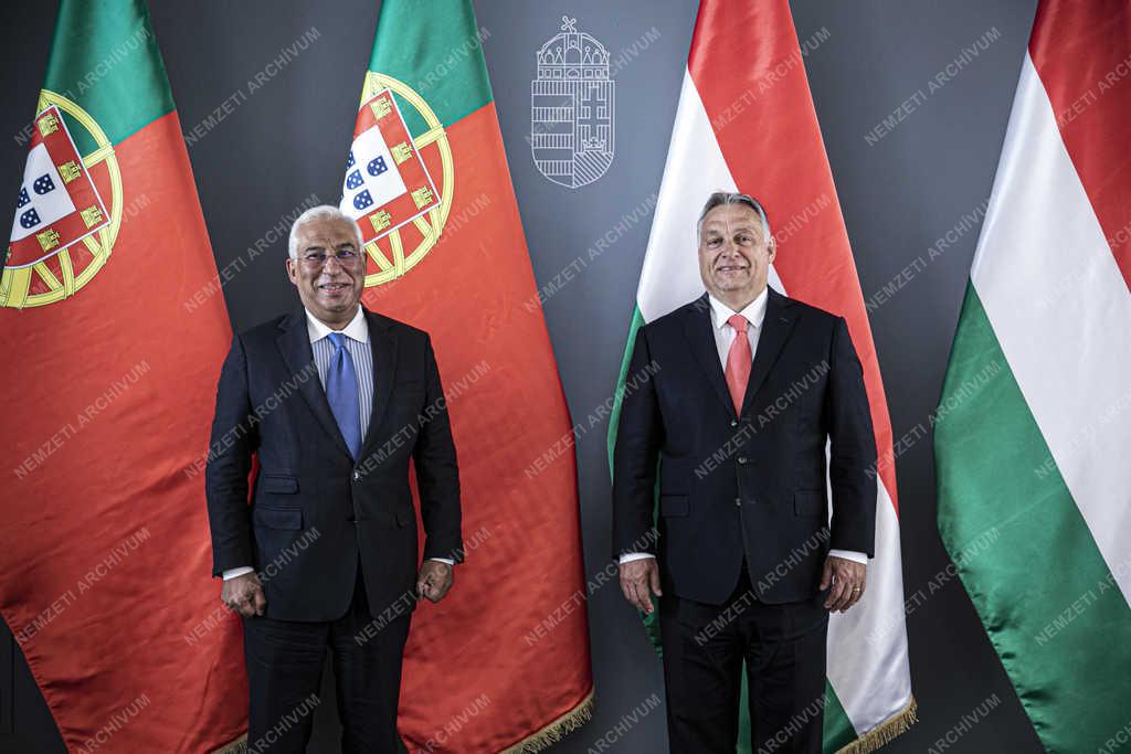 Orbán Viktor a portugál miniszterelnökkel tárgyal 