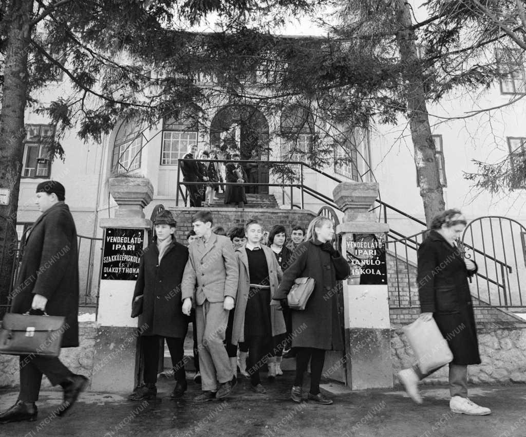 Oktatás - Vendéglátó szakközépiskola Hévízen