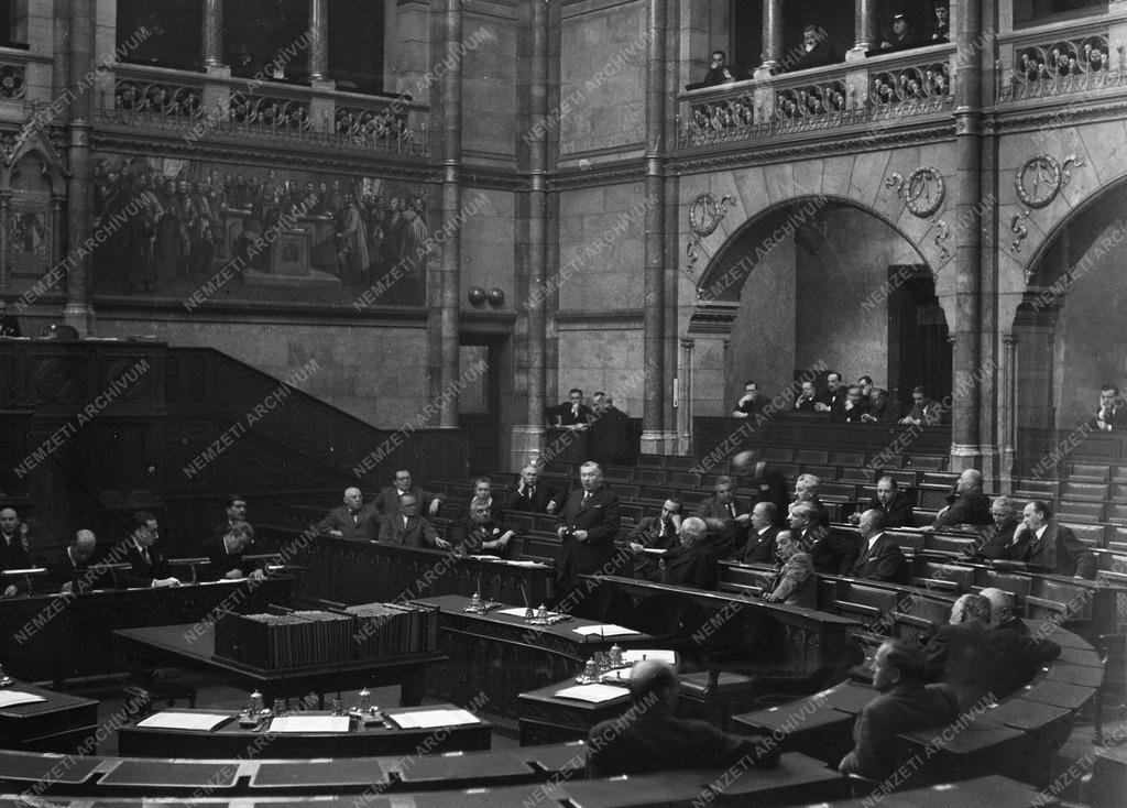 Belpolitika - Rassay Károly felszólal a képviselőházban