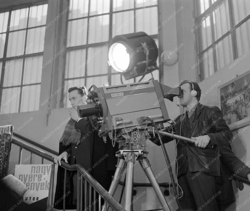 Média - Magyar Televízió élő közvetítése a Lottó Áruházból
