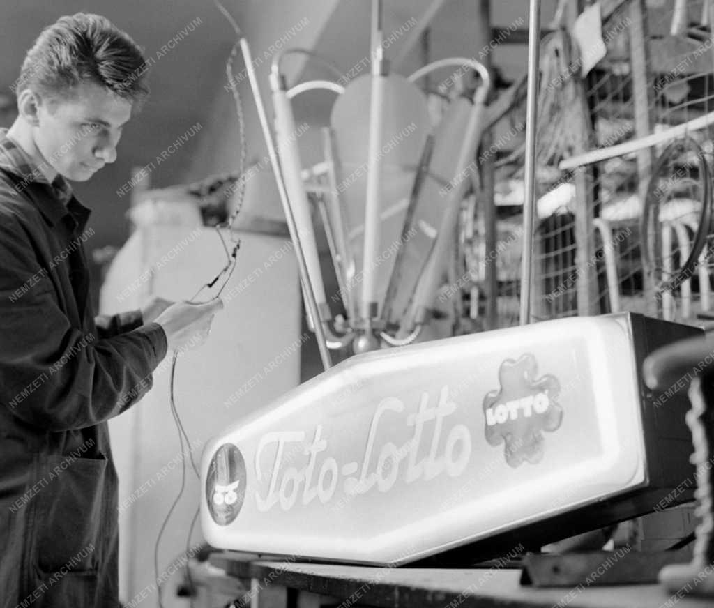 Ipar - Neonberendezéseket Gyártó Vállalat