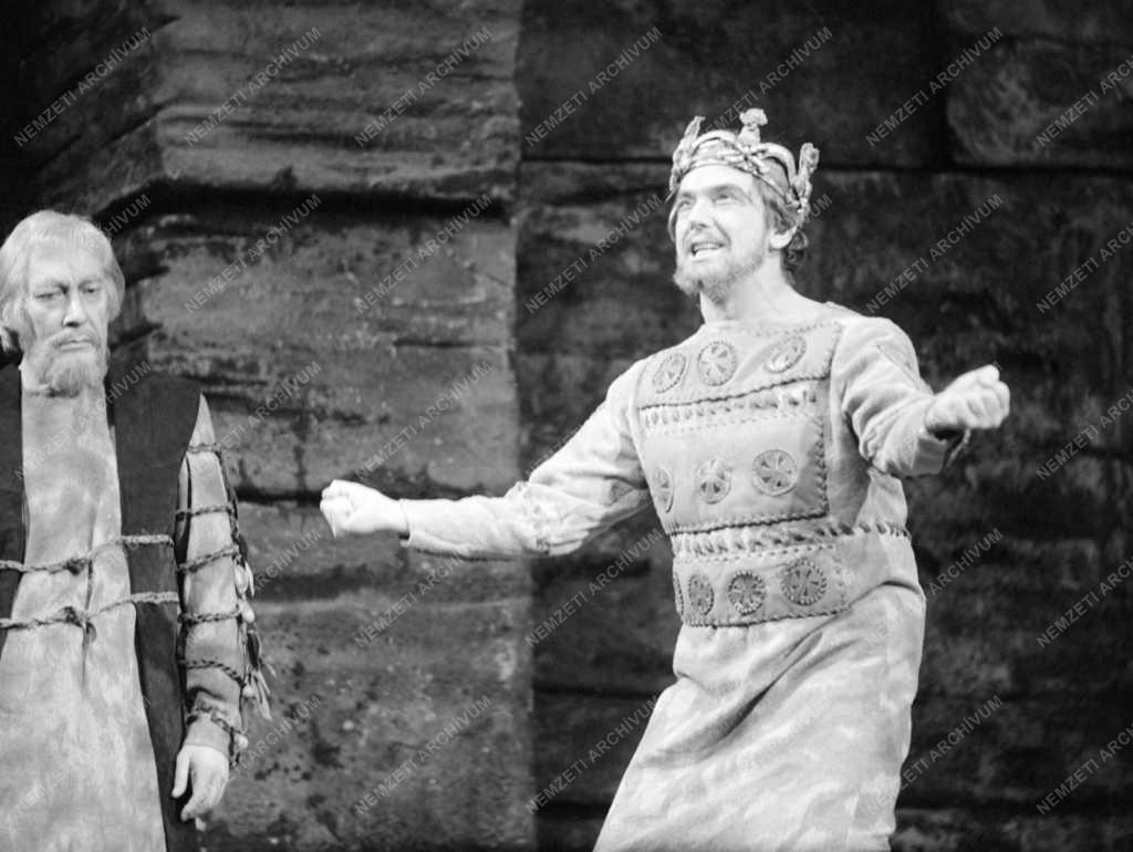 A Madách Színház november 20-án mutatja be Szophoklész: Oidipusz király című drámáját.