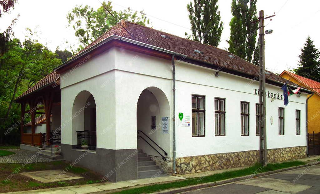 Középület - Zebegény - Polgármesteri Hivatal
