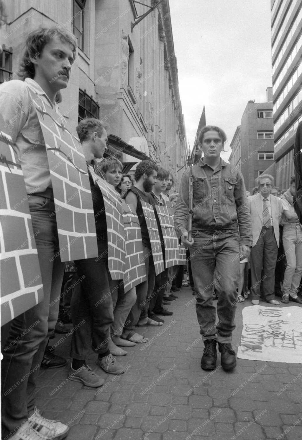 Demonstráció - Vasfüggöny lebontása