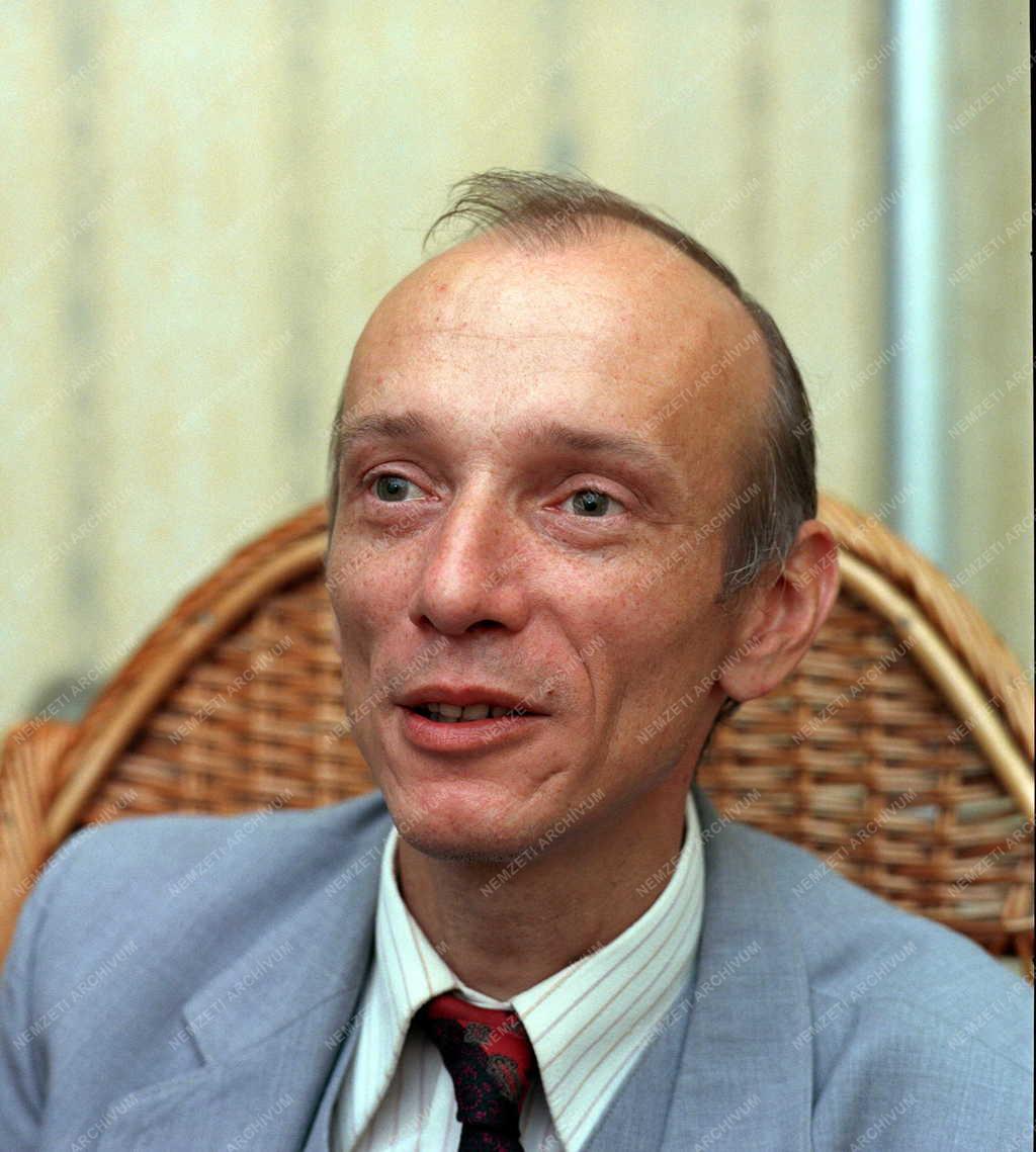 Irodalom - Szentmihályi Szabó Péter 