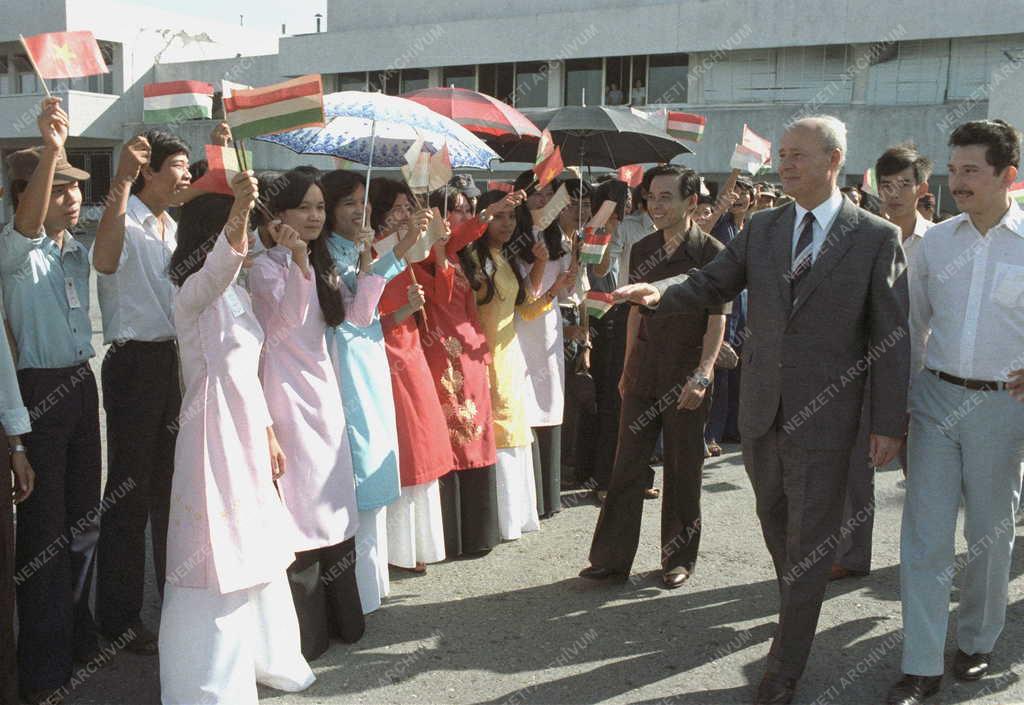 Külpolitika - Losonczi Pál Vietnamban