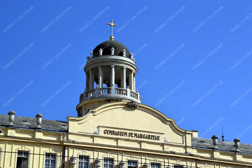 Oktatás - Szent Margit Gimnázium
