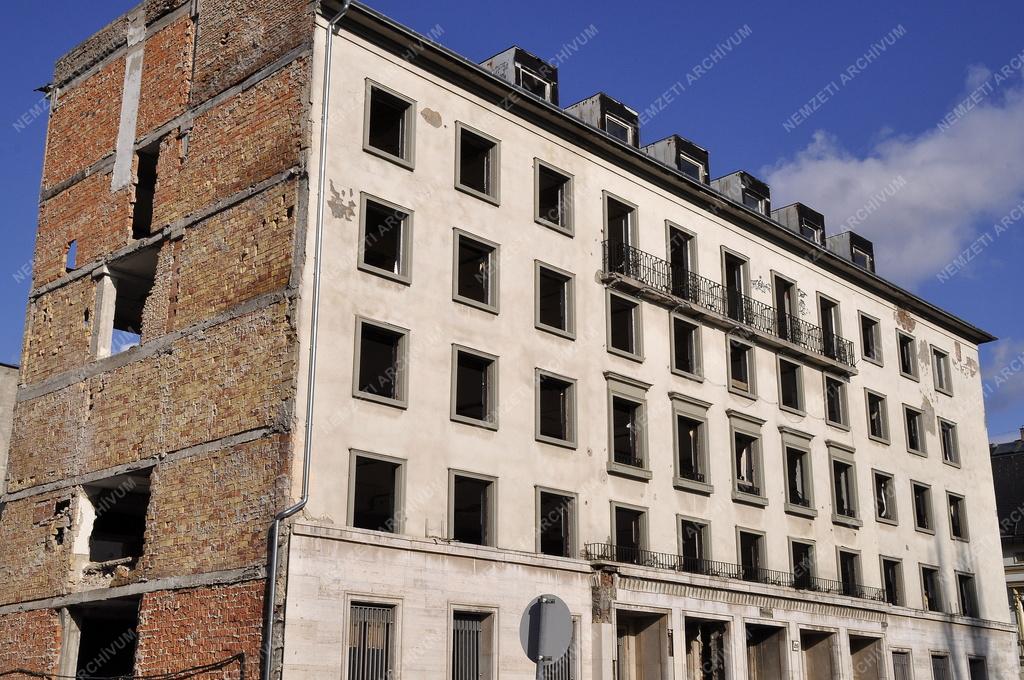 Városkép - Budapest - II. János Pál pápa tér