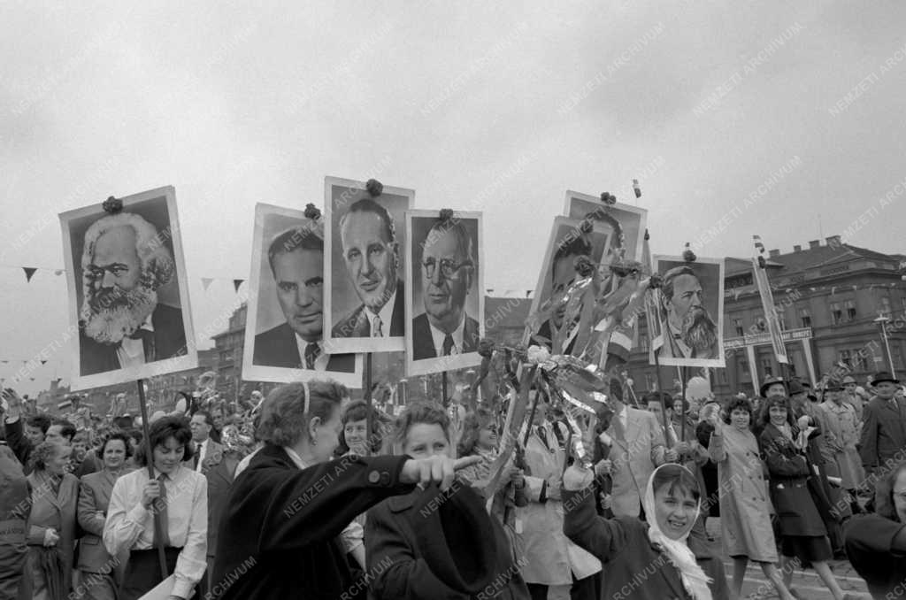 Belpolitika - Május elsejei felvonulás