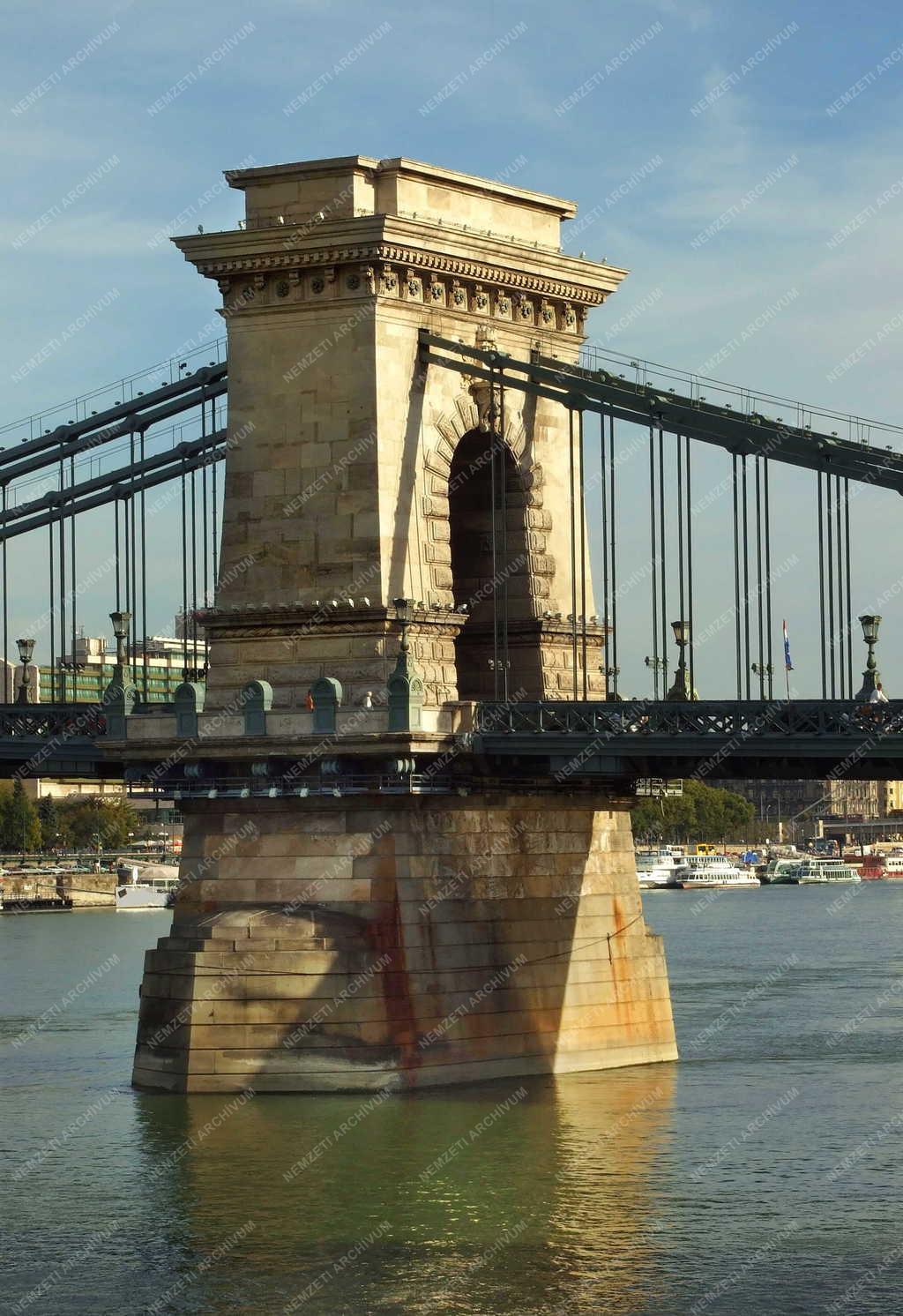 Budapest - A Széchenyi Lánchíd részlete