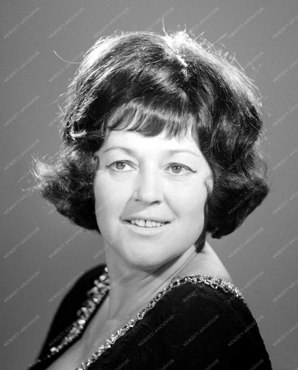 Személy - Záray Márta 