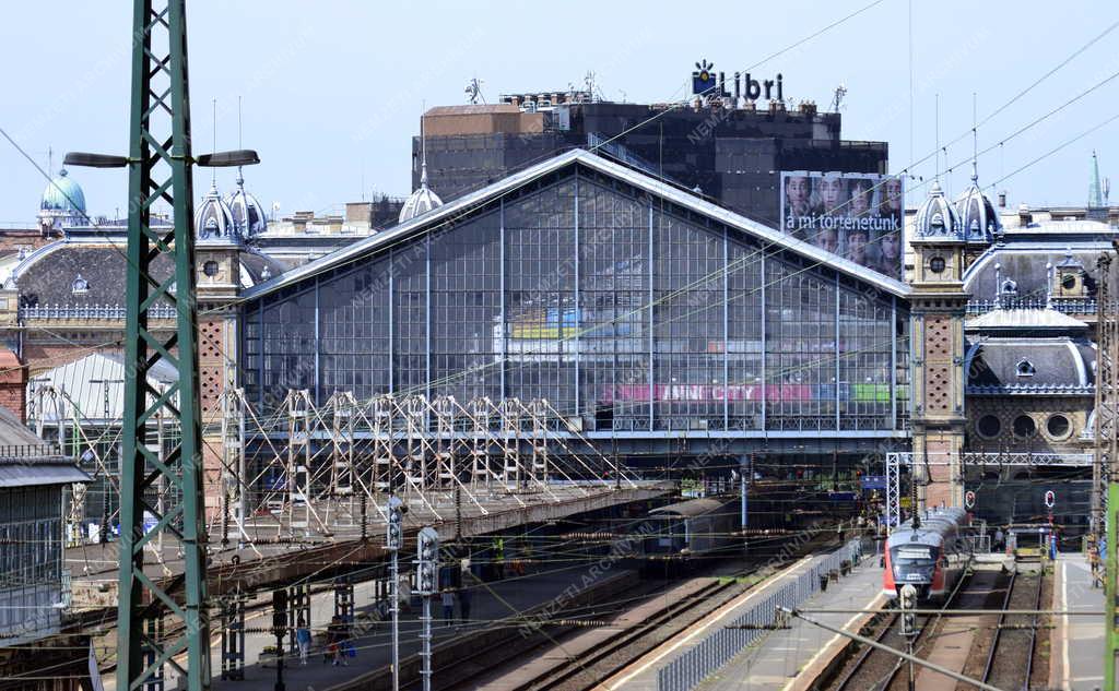 Közlekedési létesítmény - A Nyugati pályaudvar