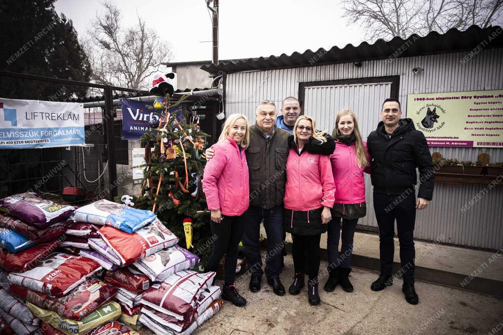 Orbán Viktor az ürömi állatotthonba látogatott