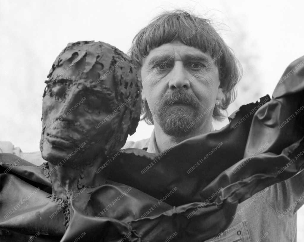 Szobrászat - Szabolcs Péter szobrászművész