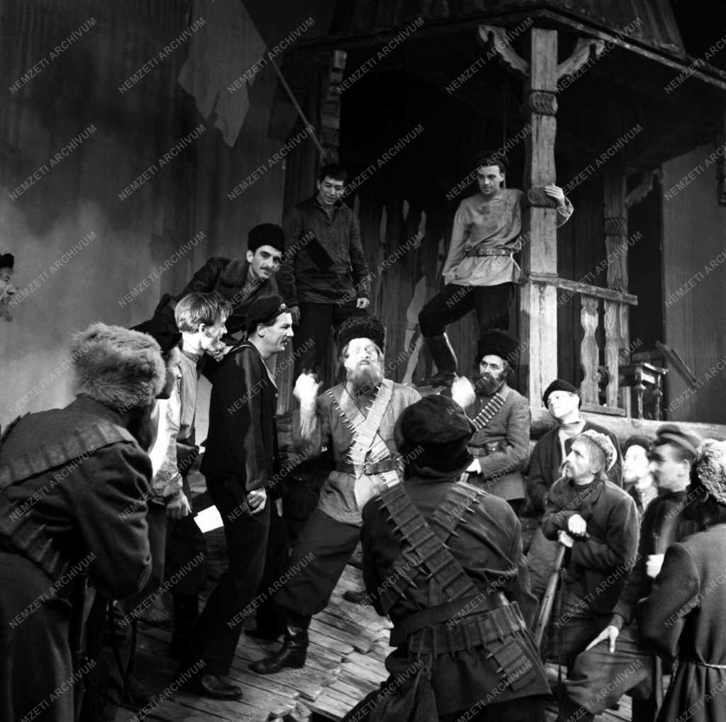 Páncélvonat - bemutató az Ifjúsági Színházban