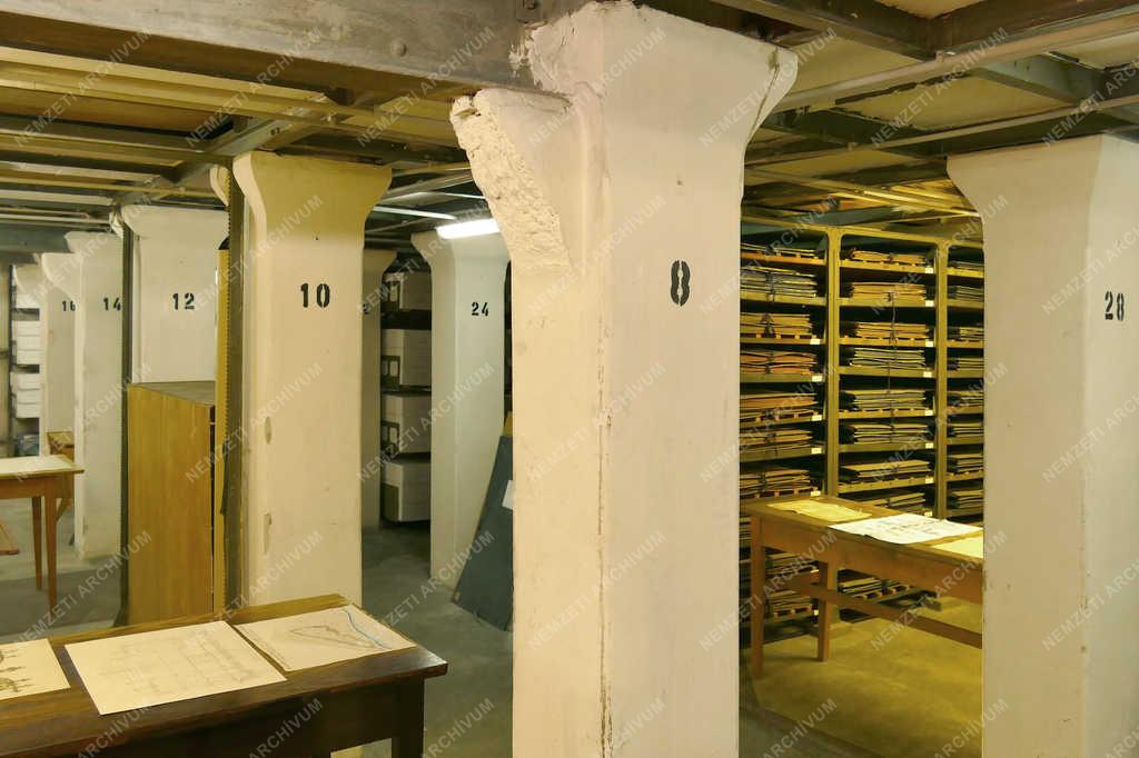 Közintézmény - Budapest - Az Országos Levéltár