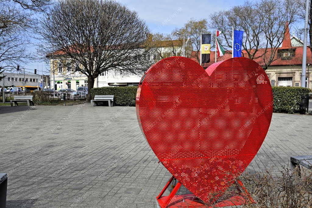 Hulladékkezelés - Környezetvédelem - Műanyag kupak gyűjtőszív Soroksáron