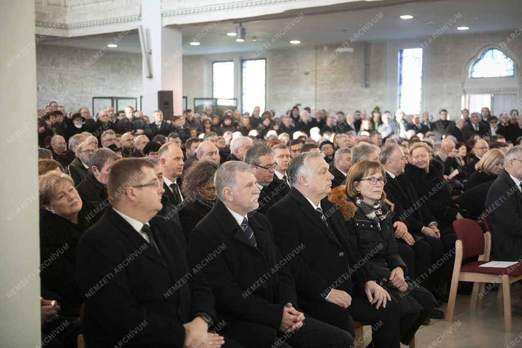 Eltemették Duray Miklóst Losoncon