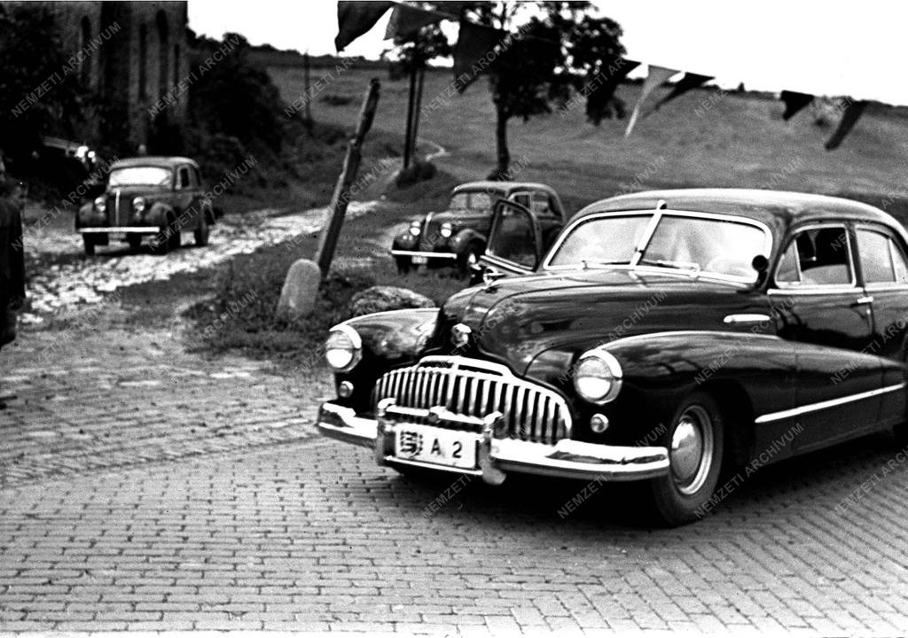 Külkapcsolatok - Tildyné hazaérkezik Amerikából