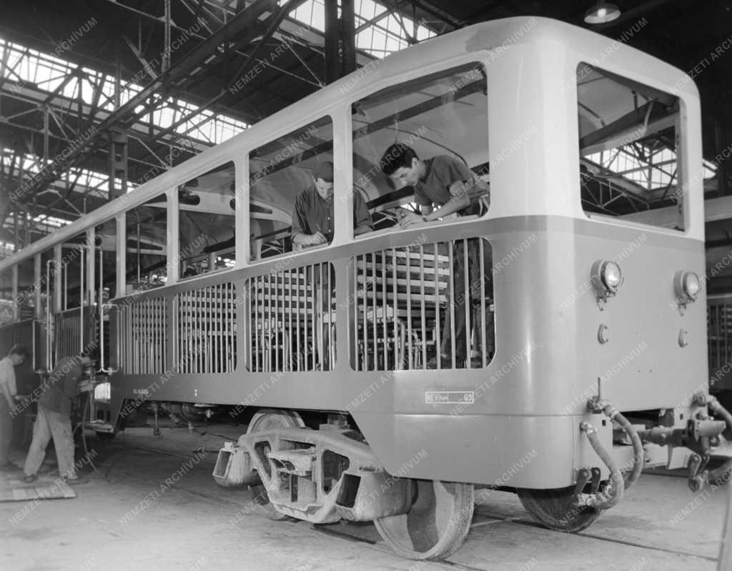 Közlekedés - Vasúti kocsik készülnek az Úttörővasútnak