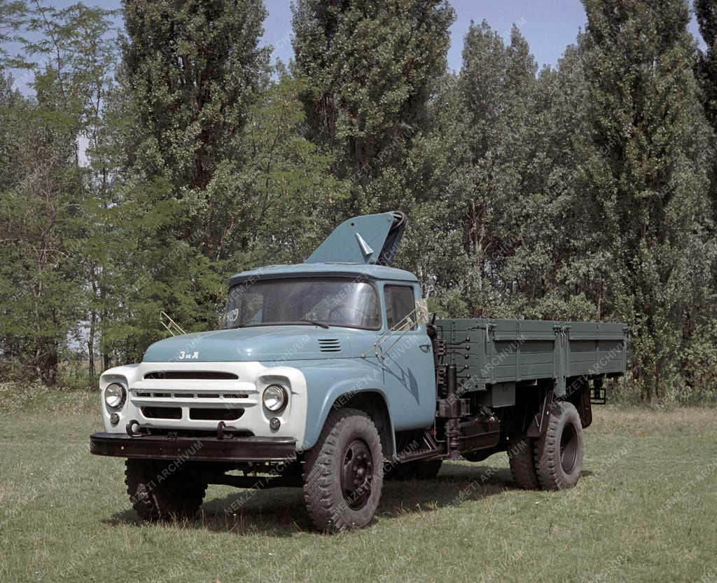 Jármű - Közlekedés - ZIL teherautó