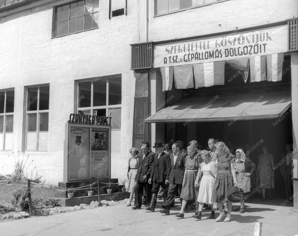 Gazdaság - Munkás–paraszt találkozó a Csepel Autógyárban