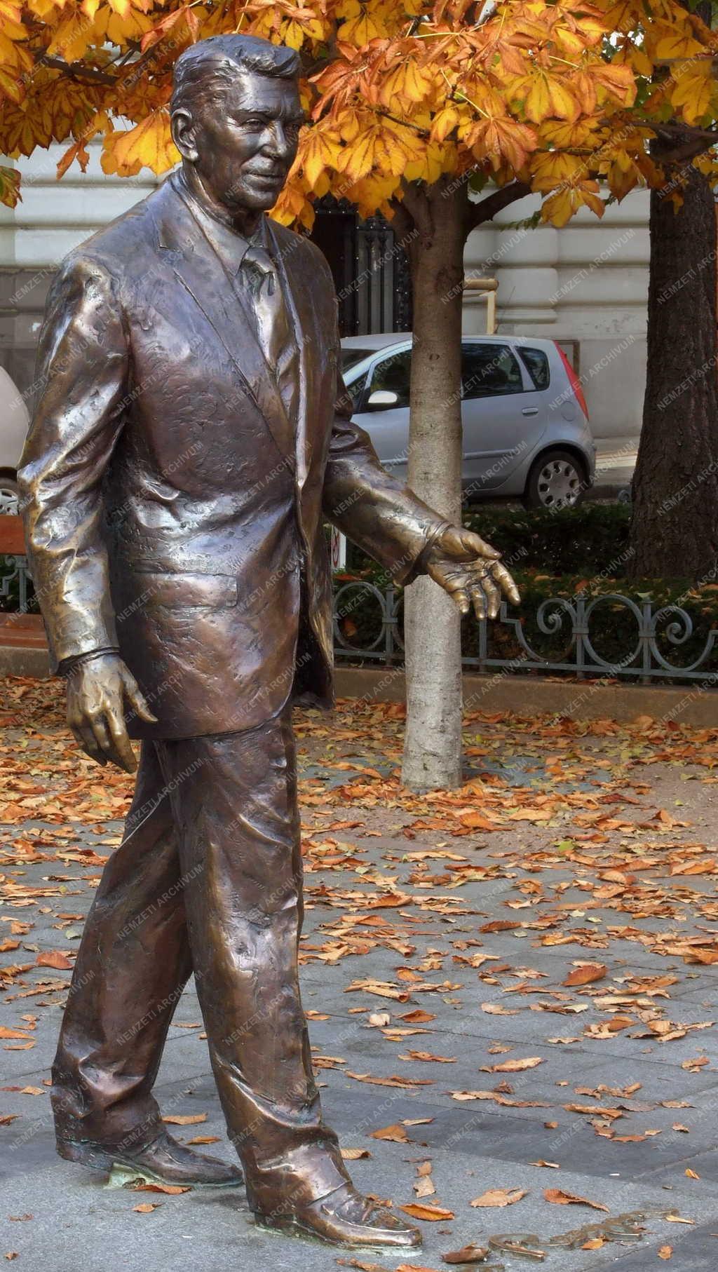 Köztéri szobor - Budapest - Ronald Reagan 