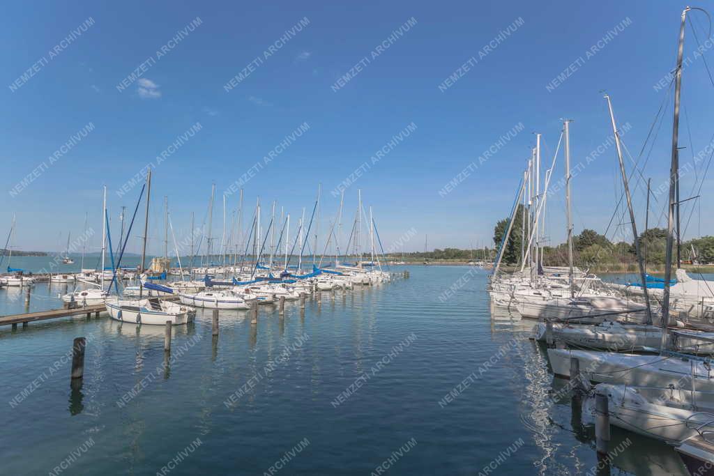 Tájkép - Balatonföldvár - Vitorlás hajók 