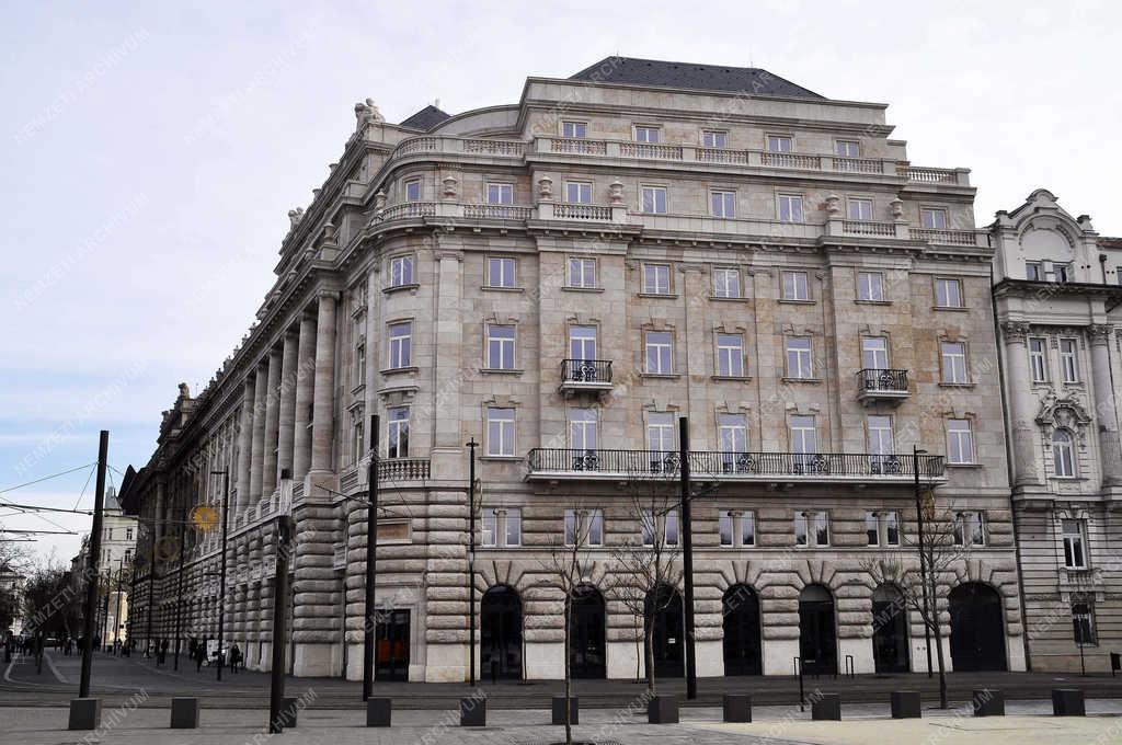 Épületfotó - Budapest - Új irodaház a Kossuth téren