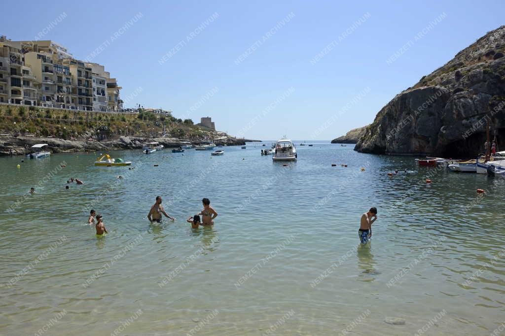 Életkép - Xlendi - Strandoló turisták