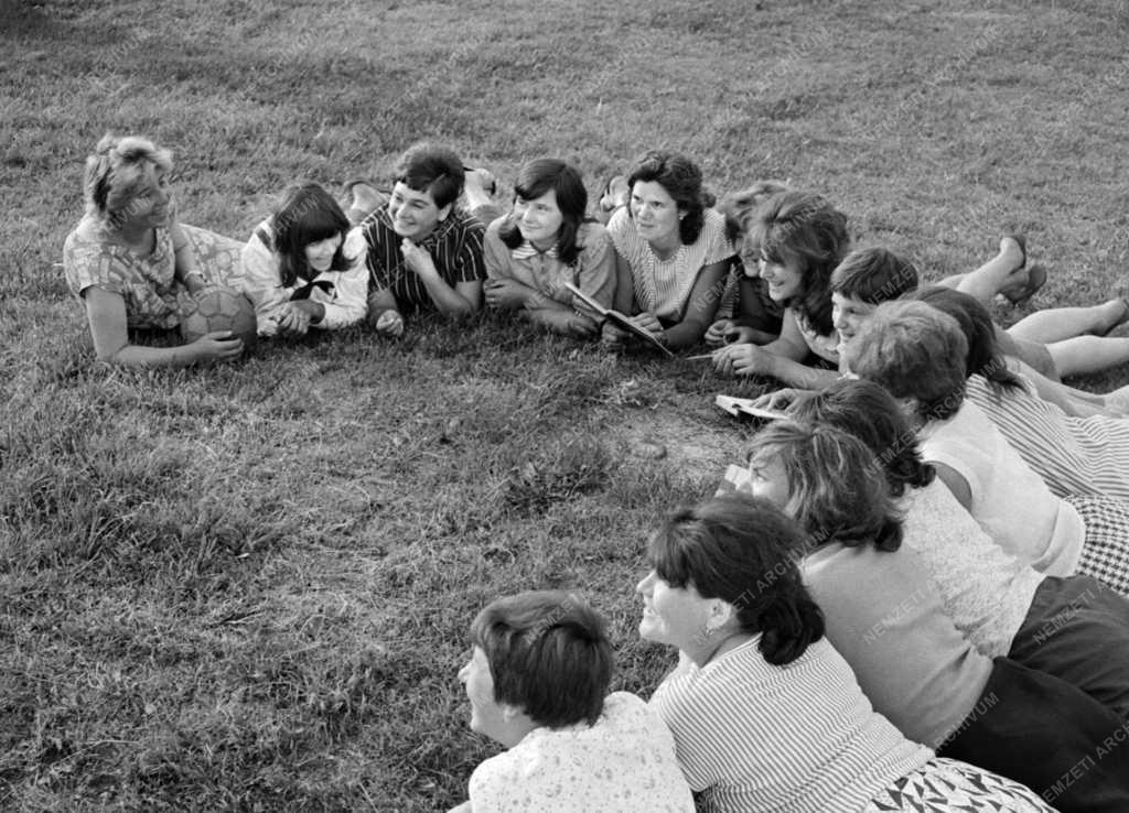 Mezőgazdaság - Fiatalok segítenek a Kertészeti Kutató Intézetben