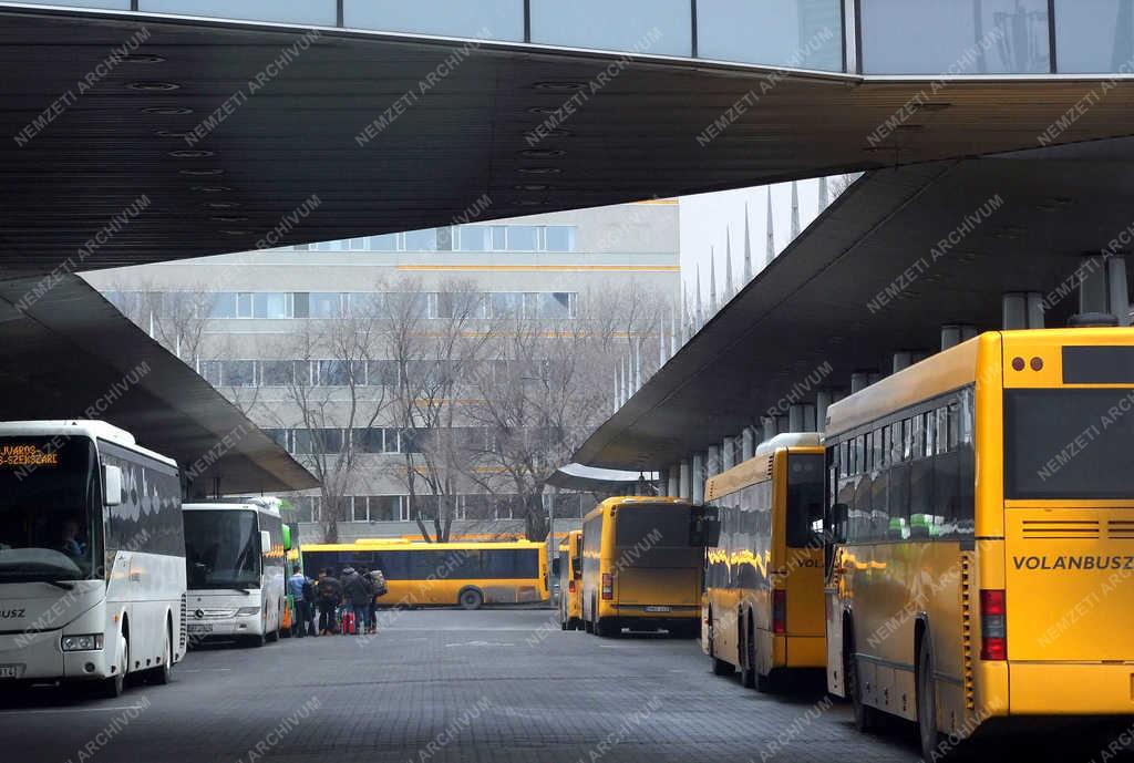 Közlekedés - Budapest - A népligeti autóbusz-pályaudvar