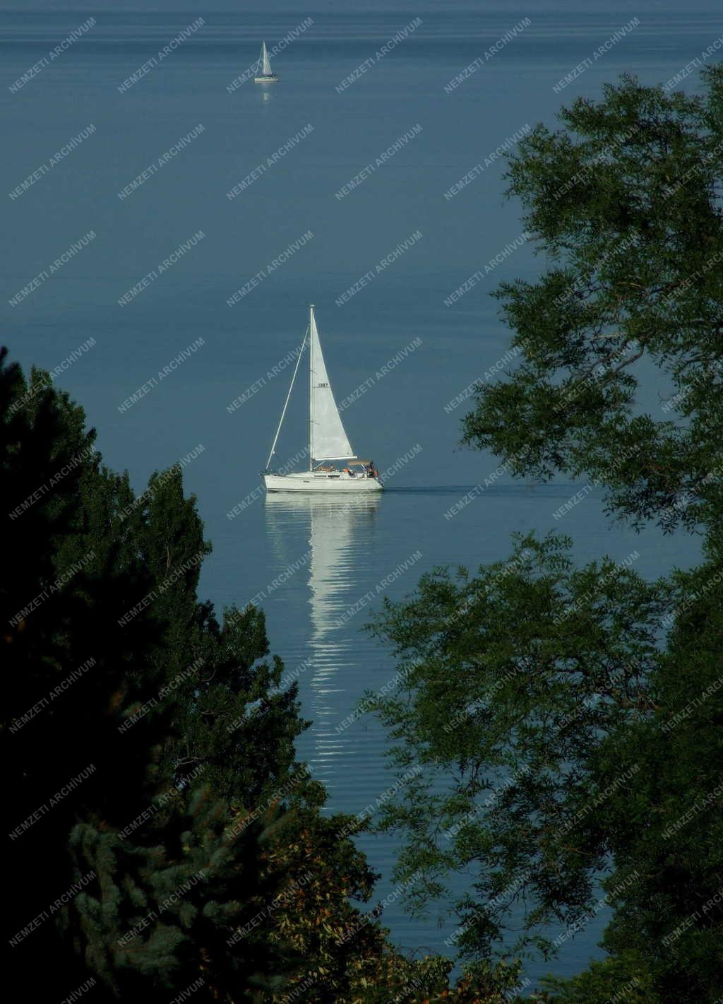 Tájkép - Tihany - Vitorlások a Balatonon