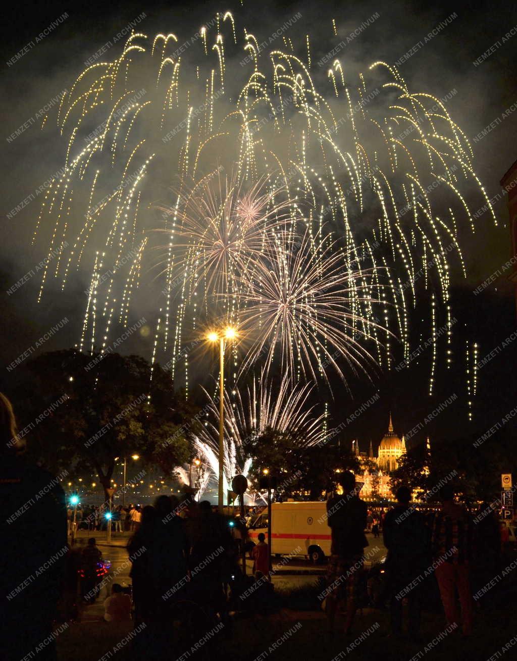 Ünnep - Budapest - Ünnepi tüzijáték augusztus 20-án