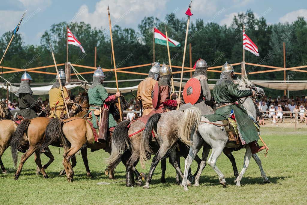 Néphagyomány - Kultúra - Ősök Napja Bugacon - Kurultaj Magyar Törzsi Gyűlés