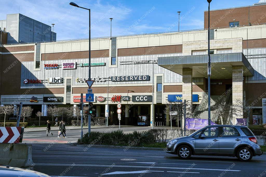 Kereskedelem - Ingatlan - Budapest - KÖKI Bevásárlóközpont