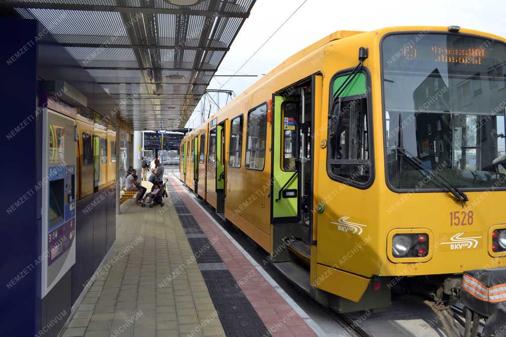 Közlekedés - Budapest - Új villamosmegálló a Liget téren