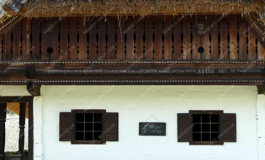 Népi építészet - Szentendre - A kondorfai falusi iskola