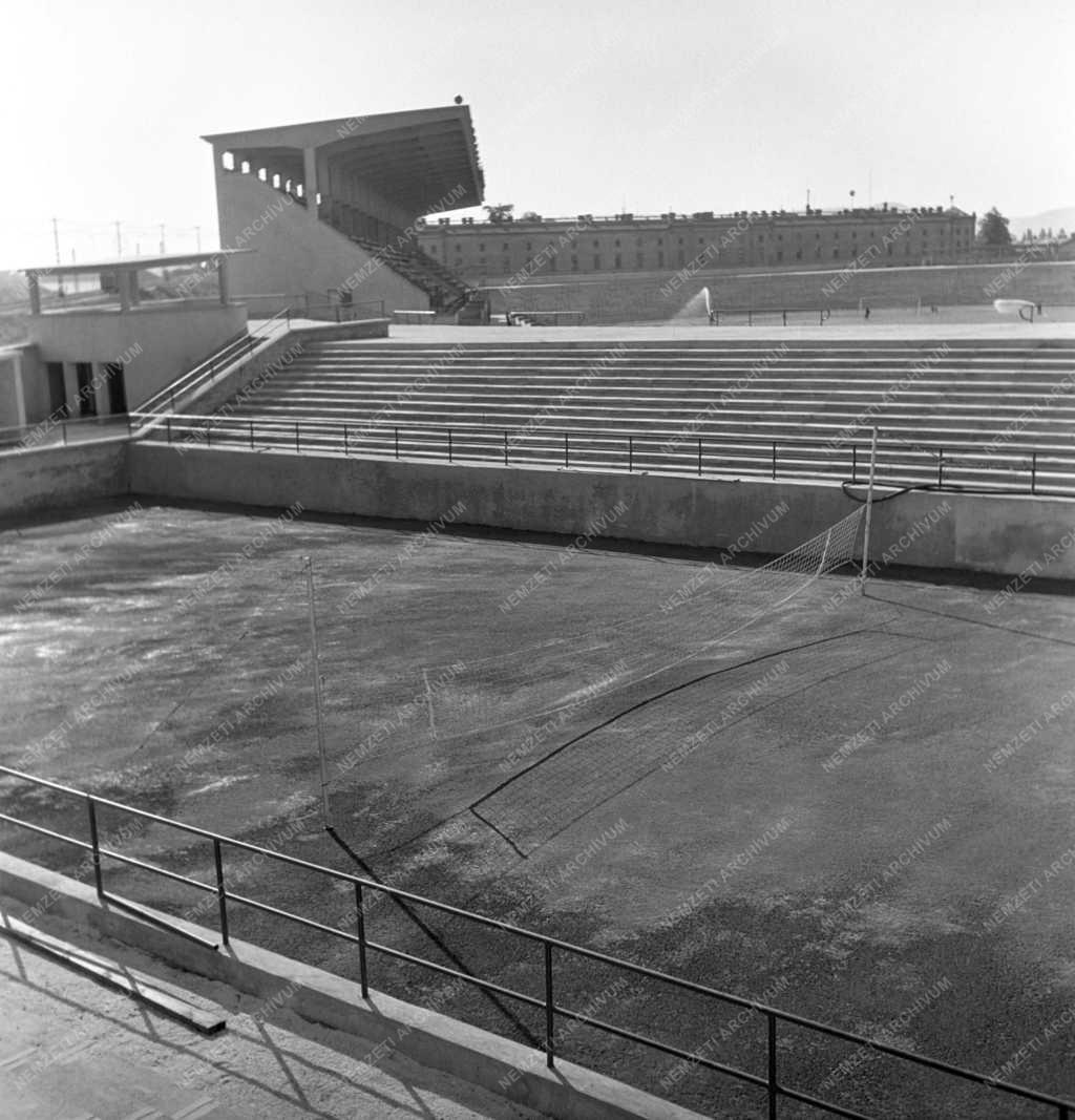 Sportlétesítmény - A Vörös Lobogó Sport Egyesület stadionja