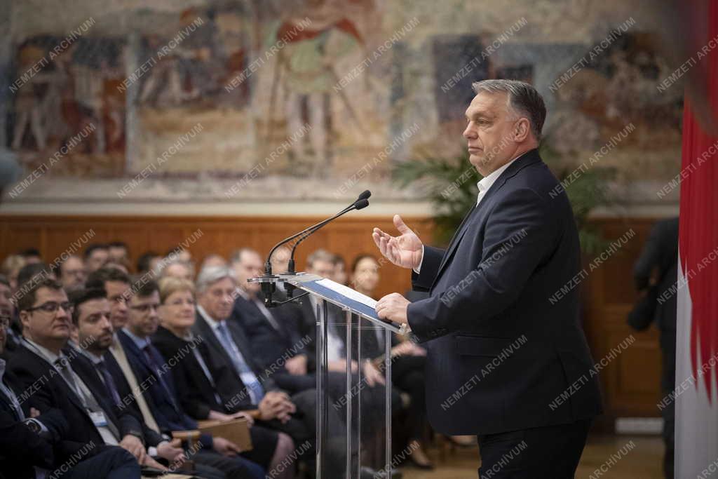 Orbán Viktor megnyitotta a misszióvezetői értekezletet