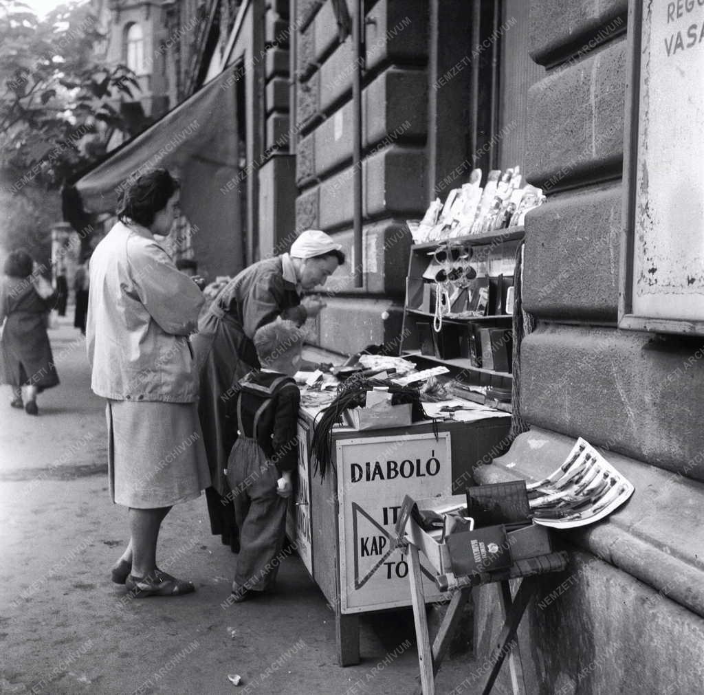 Tájak, városok - Üzleti élet a budapesti utcákon