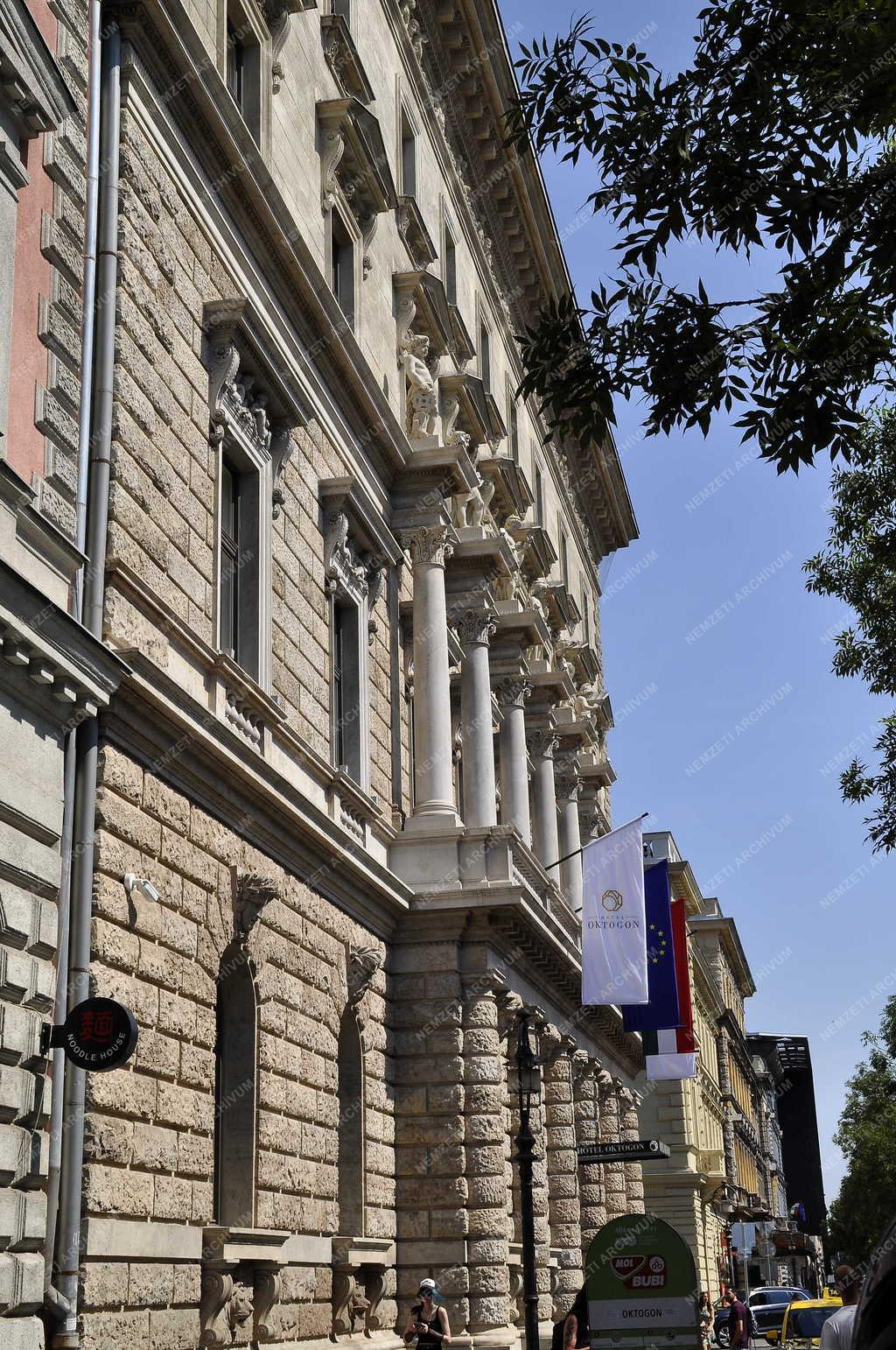 Városkép - Budapest - Felújították a Haggenmacher-palotát