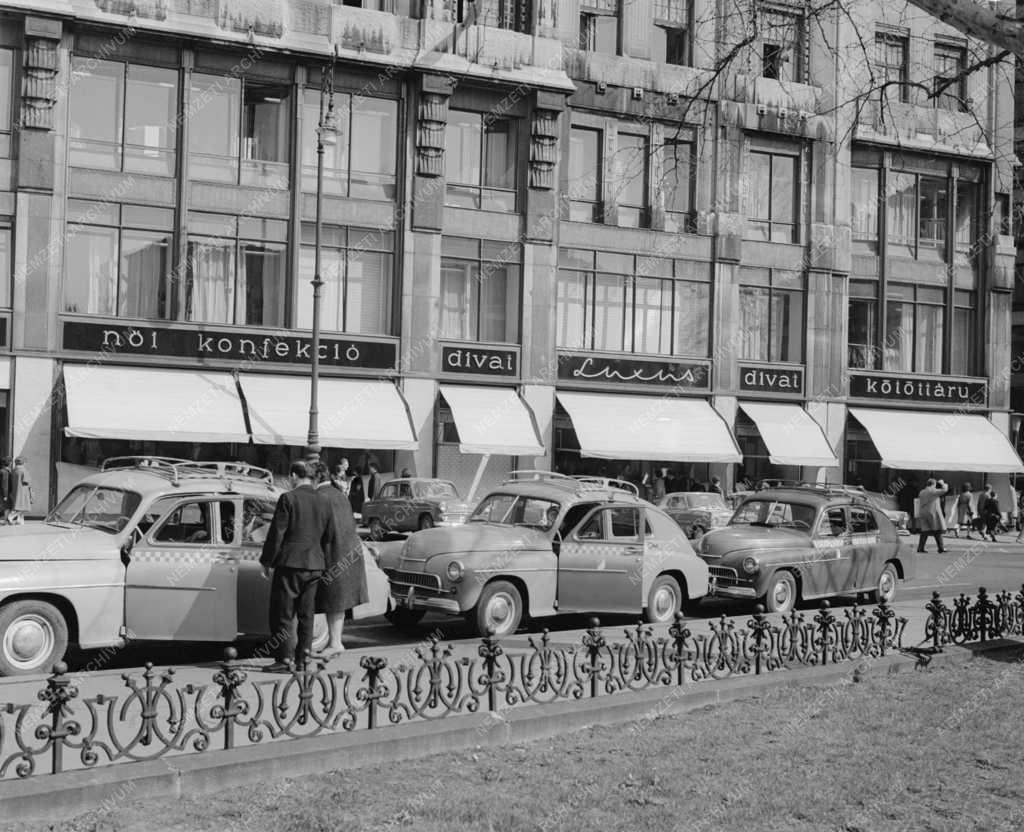 Városkép - Budapest - Vörösmarty tér