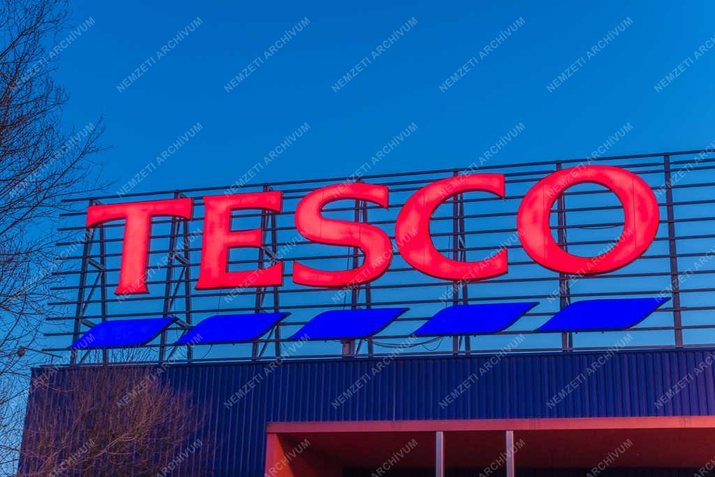 Kereskedelem - Tököl - Tesco áruház