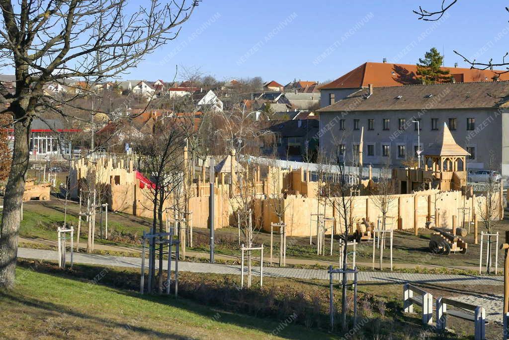 Városkép - Várpalota - Thury György téri várjátszótér